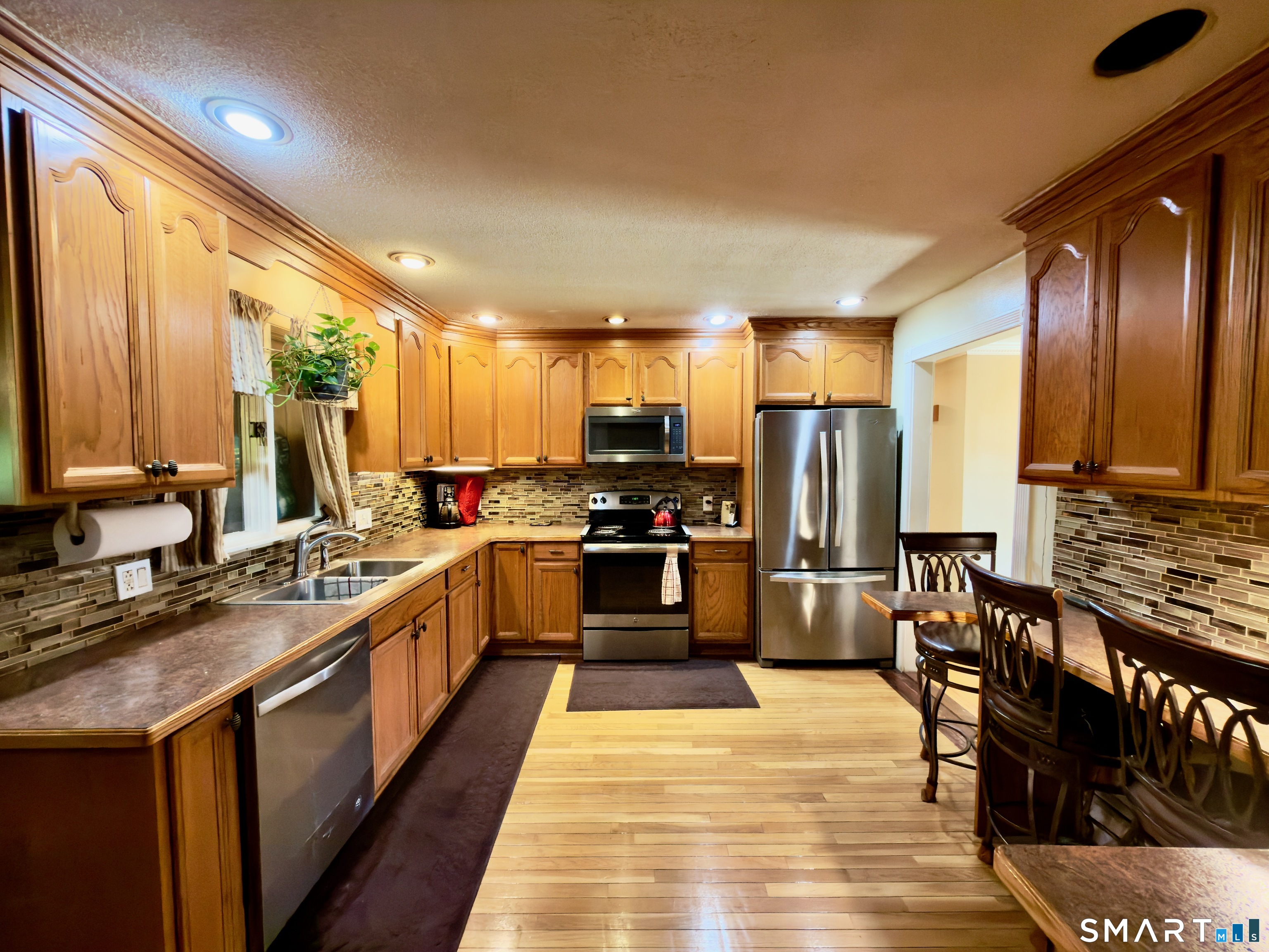 25 Greenfield Avenue Waterbury, CT 06708 - Photo 9 of 37