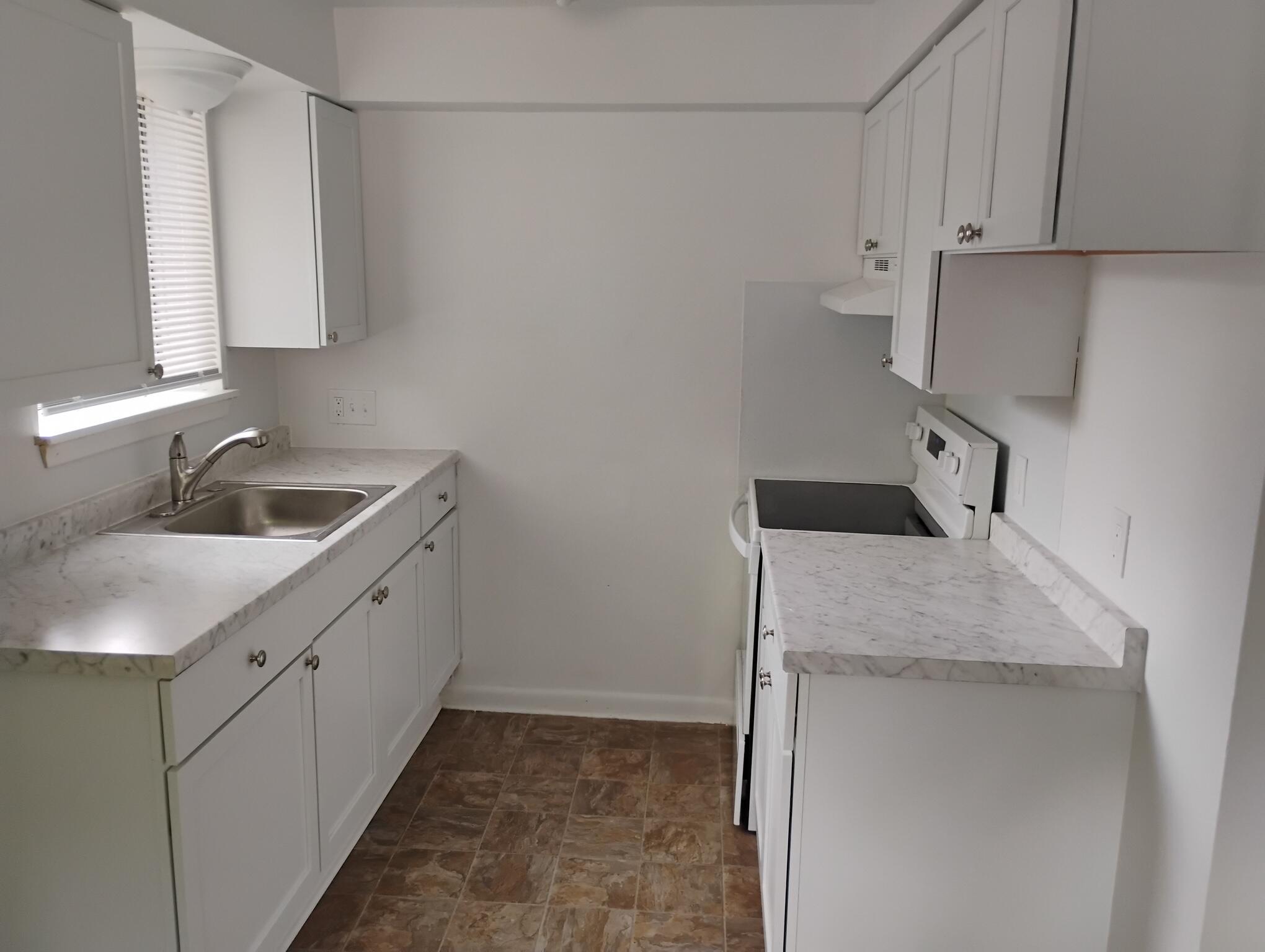 938 Grove Road Ypsilanti, MI 48198 - Photo 6 of 7 Kitchen Pic 2