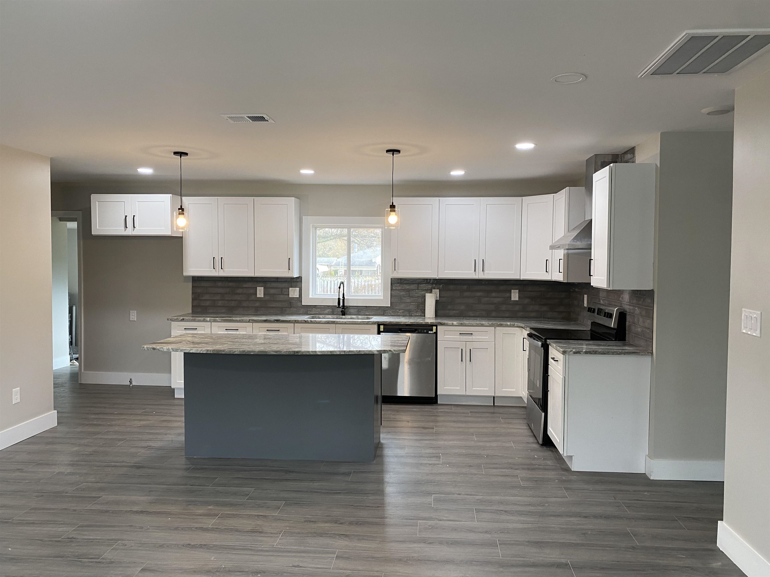 261 Cedar Springs Road Spartanburg, SC 29302 - Photo 5 of 23 Gallery Image 5
