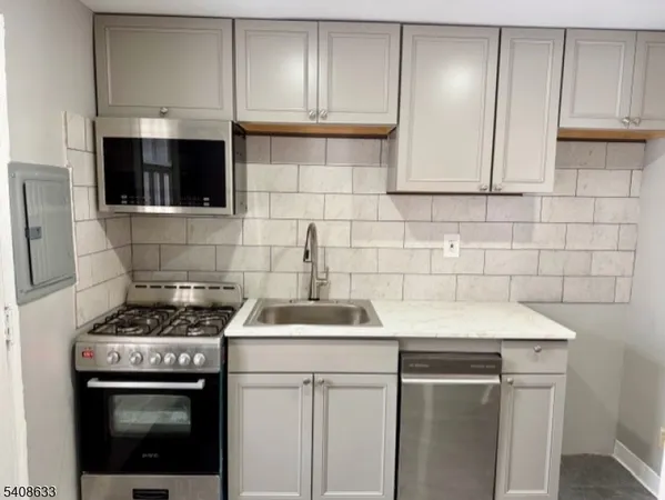 $2,495 | 10 Beech Spring Drive, Unit 3A, Summit, NJ 07901