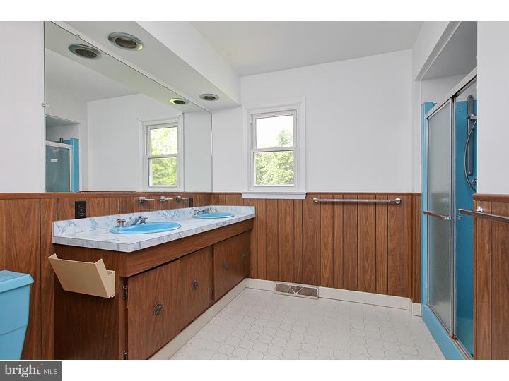 342 Heritage Road Sewell, NJ 08080 - Photo 17 of 20 Bathroom