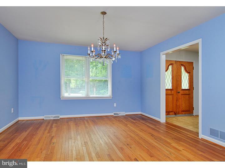 342 Heritage Road Sewell, NJ 08080 - Photo 5 of 20 Dining Room