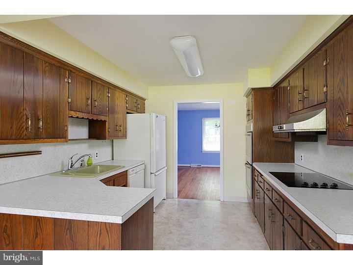 342 Heritage Road Sewell, NJ 08080 - Photo 7 of 20 Kitchen