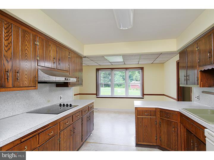 342 Heritage Road Sewell, NJ 08080 - Photo 8 of 20 Kitchen