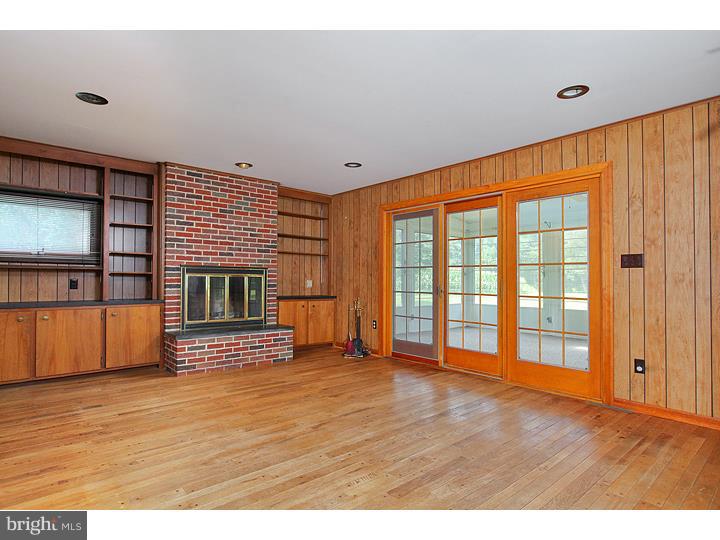 342 Heritage Road Sewell, NJ 08080 - Photo 10 of 20 Family Room