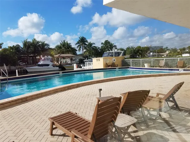 $1,750 | 2000 Northeast 135th Street, Unit 605, North Miami, FL 33181