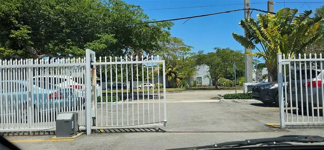 $1,750 | 2000 Northeast 135th Street, Unit 605, North Miami, FL 33181