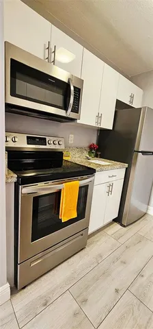 $1,750 | 2000 Northeast 135th Street, Unit 605, North Miami, FL 33181