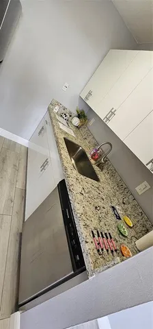 $1,750 | 2000 Northeast 135th Street, Unit 605, North Miami, FL 33181