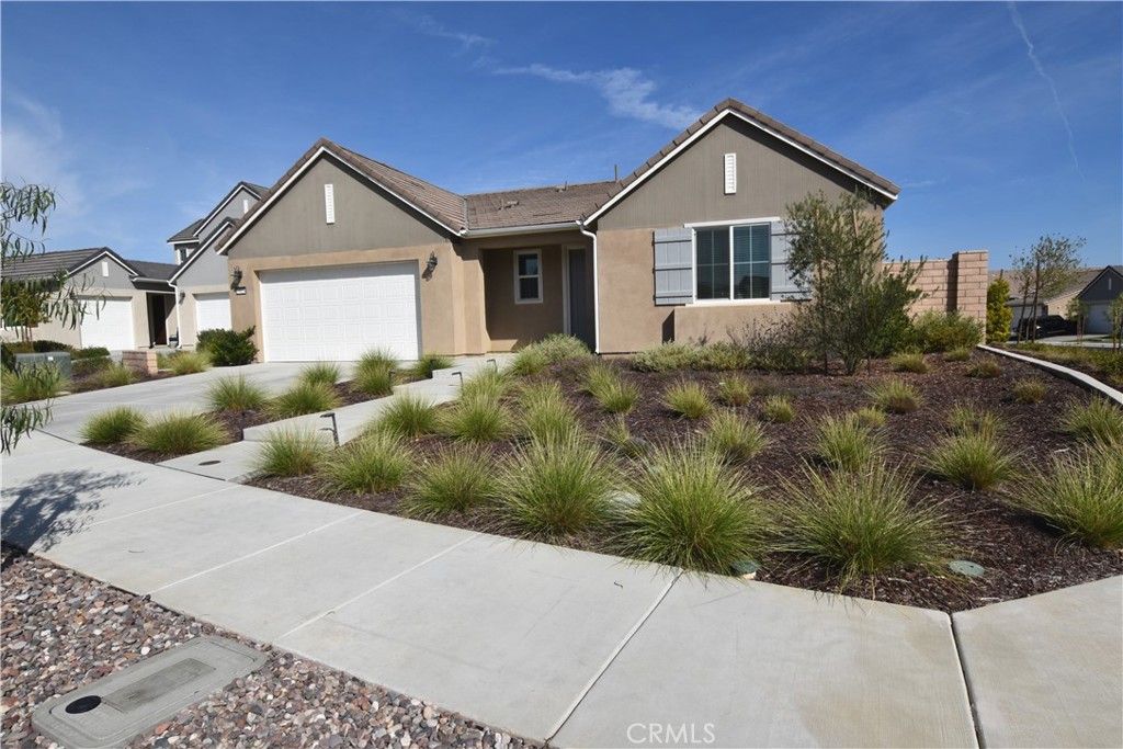 39824 Ninebark Court Temecula, CA 92591 - Photo 31 of 32 a front view of a house with a yard
