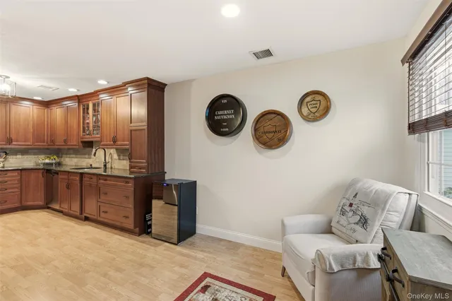 $650,000 | 11 Indian Trace, Kings Park, NY 11754