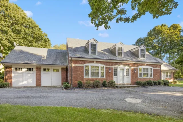 $3,000 | 8 Brenton Road, Unit 3, Newport, RI 02840