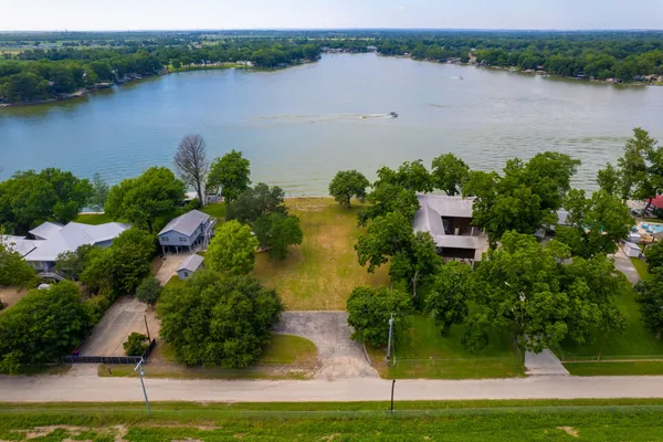 $1,350,000 | 148 Isle Of View Drive, McQueeney, TX 78123