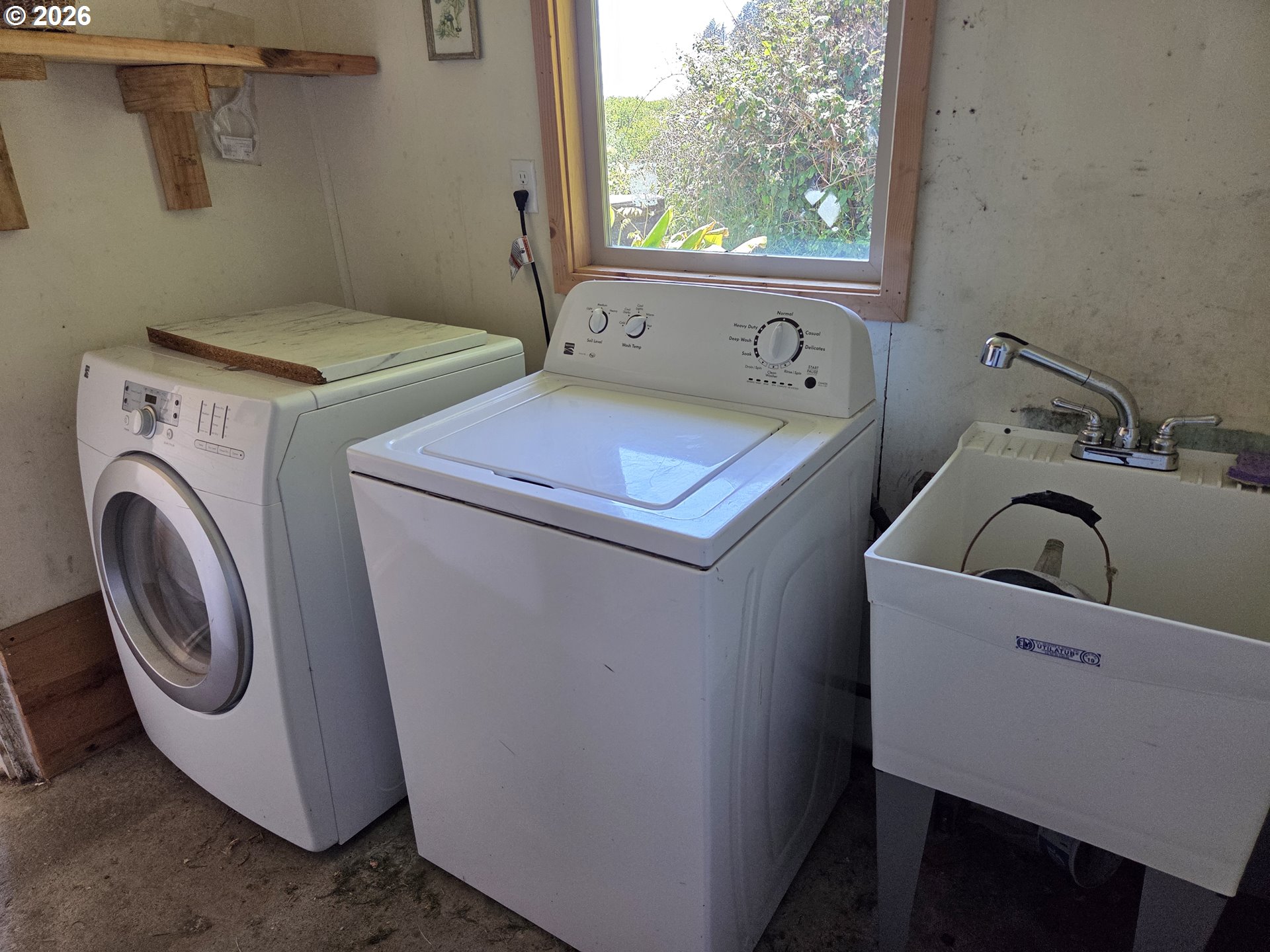 94665 North Bank Pistol River Road Gold Beach, OR 97444 - Photo 47 of 48 Laundry