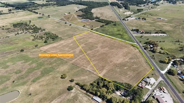 a view of a tennis court