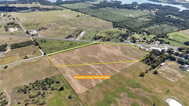 a view of a tennis court