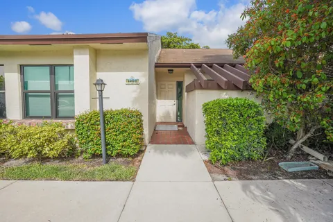 a view of a back yard of the house