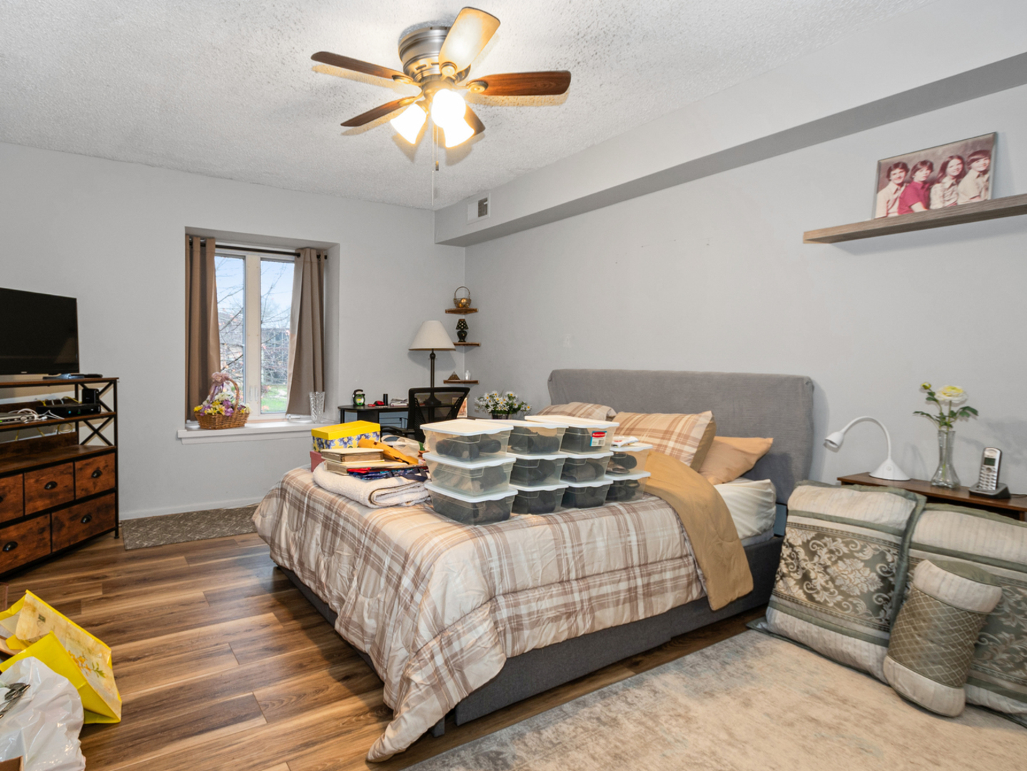 11136 NW Road, Unit D Palos Hills, IL 60465 - Photo 13 of 23 a bed room with a bed and a chandelier