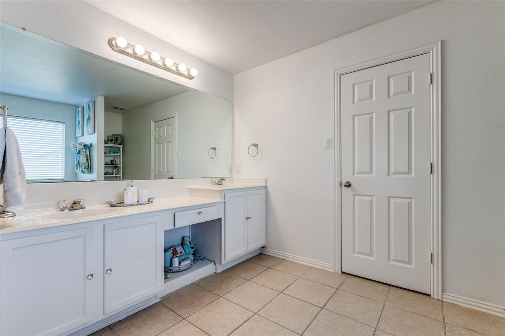 1427 Hanover Lane Van Alstyne, TX 75495 - Photo 22 of 25 Ensuite