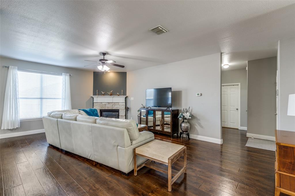 1427 Hanover Lane Van Alstyne, TX 75495 - Photo 8 of 25