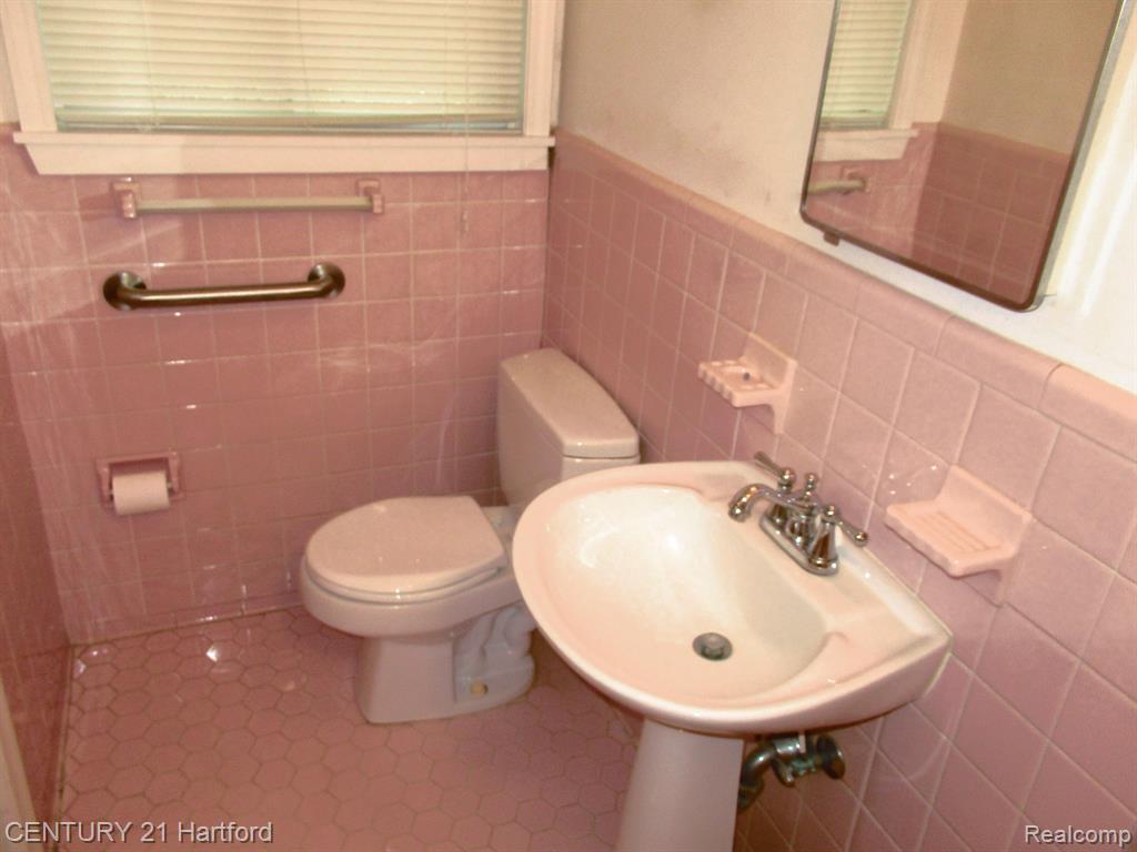 29069 Utley Road Farmington Hills, MI 48334 - Photo 19 of 27