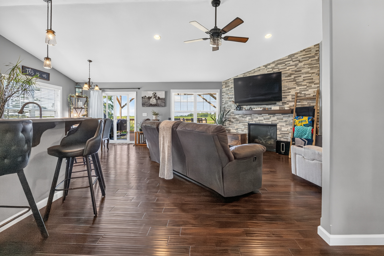 25424 North 1750 East Road Hudson, IL 61748 - Photo 5 of 56