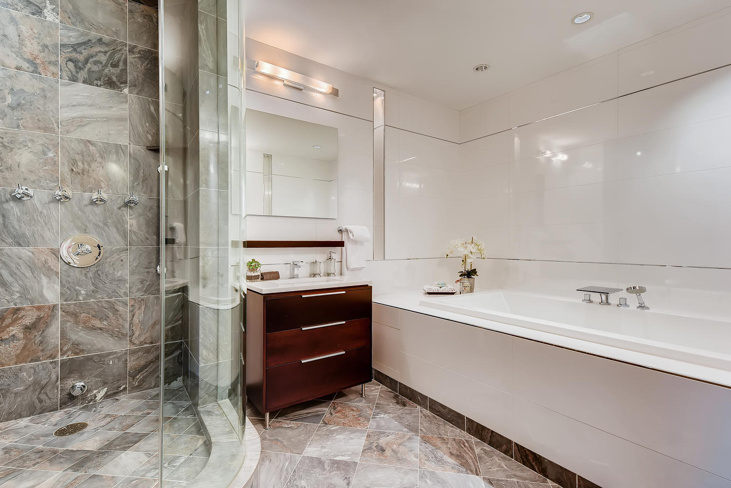270 East Pearson Street, Unit 1402 Chicago, IL 60611 - Photo 20 of 34 a spacious bathroom with a tub sink and mirror