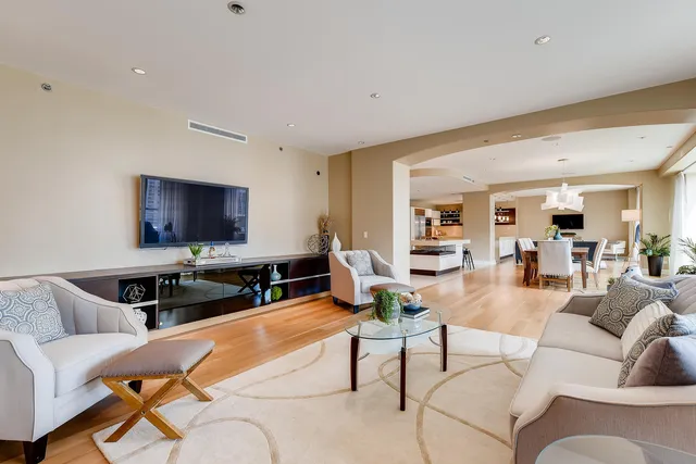 $2,199,000 | 270 East Pearson Street, Unit 1402, Chicago, IL 60611
