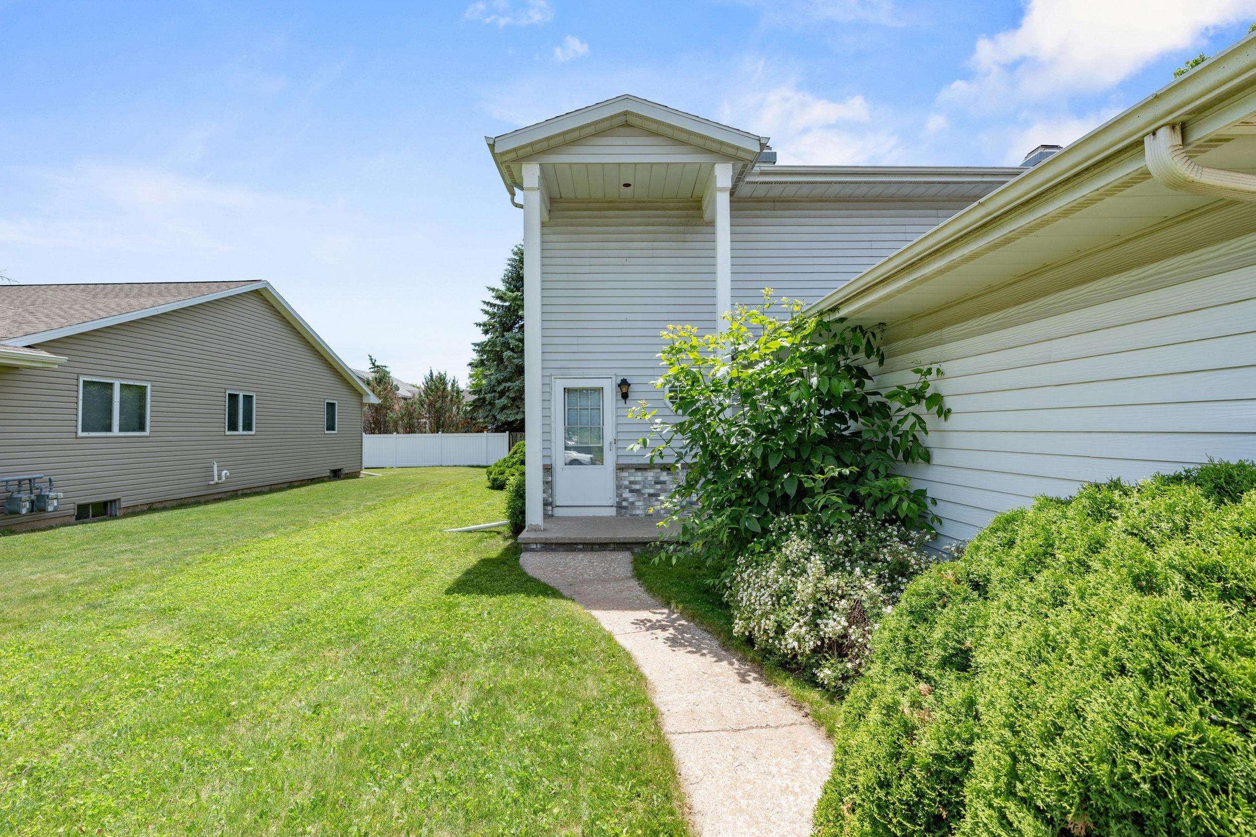 1633 West Weiland Lane Appleton, WI 54914 - Photo 3 of 52