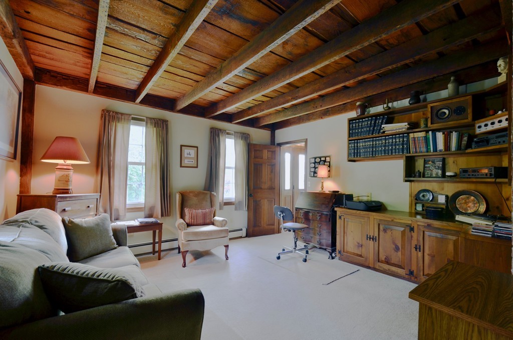 41 Rawson Road Webster, MA 01570 - Photo 23 of 30 a living room with furniture