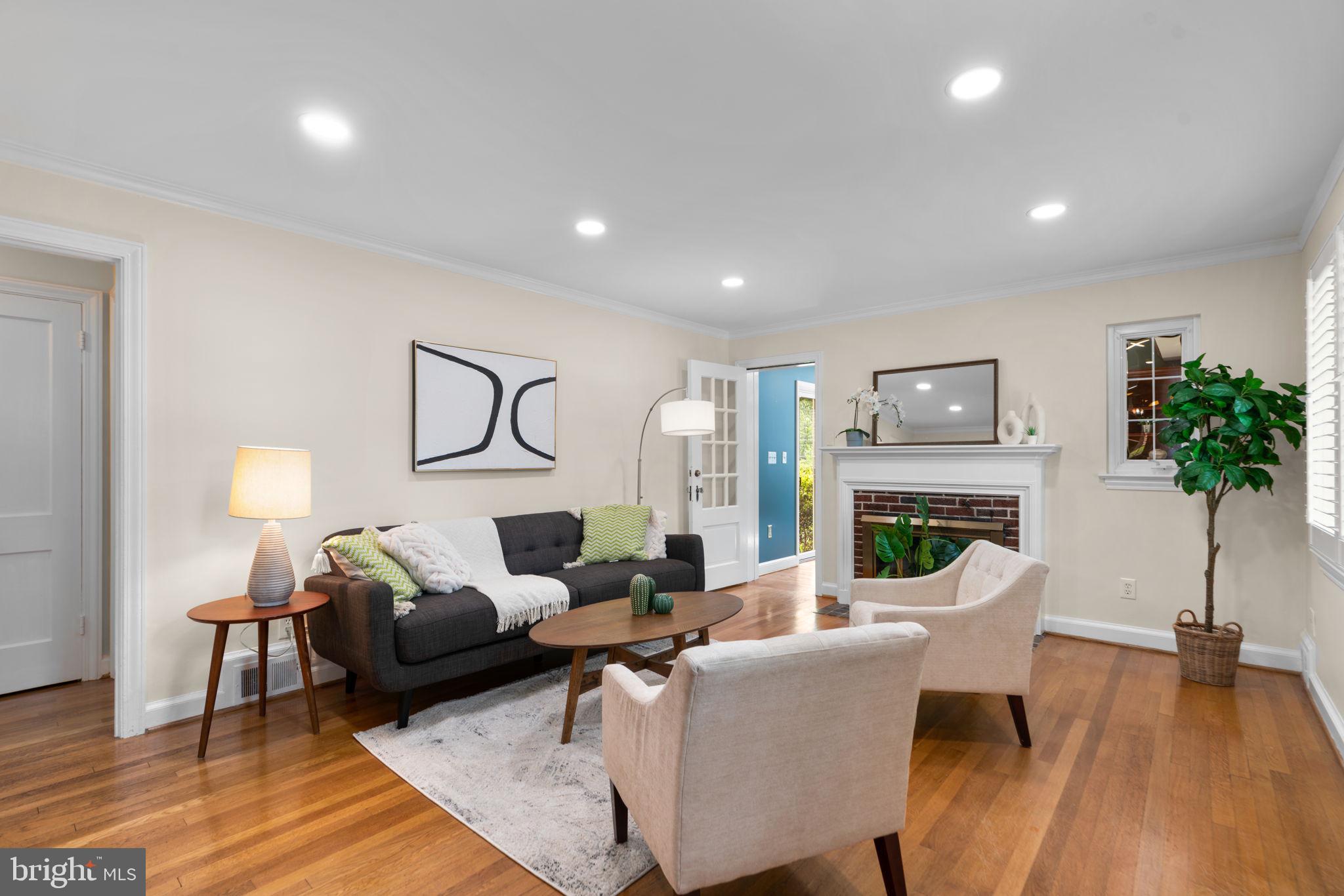 10213 Ridgemoor Drive Silver Spring, MD 20901 - Photo 5 of 43 Living room