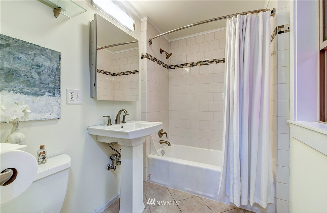 339 Wells Avenue North Renton, WA 98057 - Photo 14 of 26 Gallery Image 14