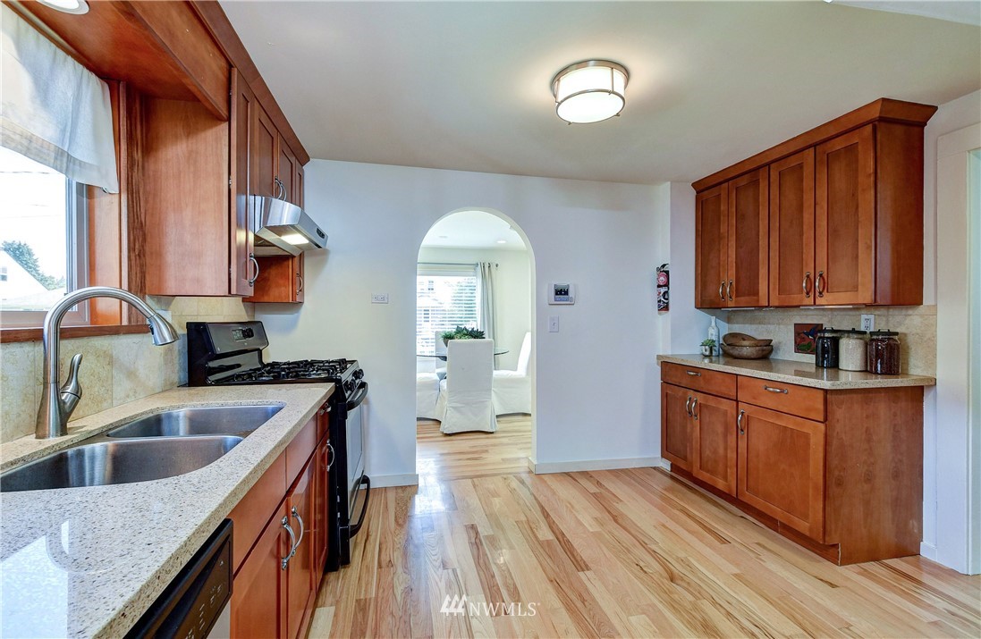 339 Wells Avenue North Renton, WA 98057 - Photo 7 of 26 Gallery Image 7