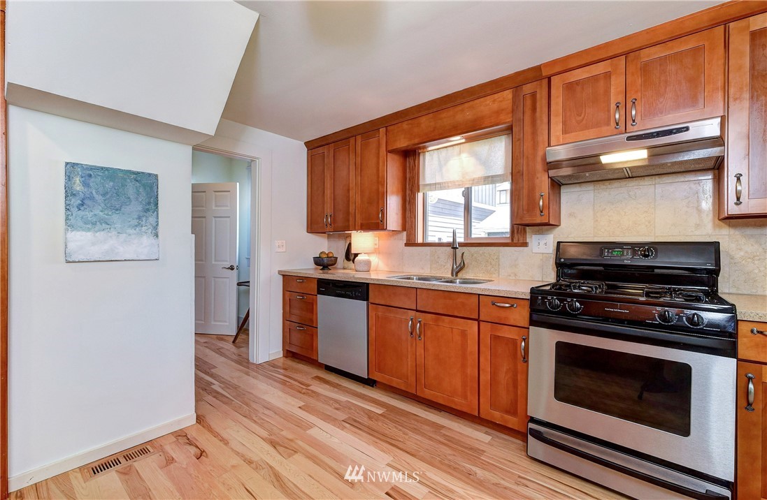 339 Wells Avenue North Renton, WA 98057 - Photo 8 of 26 Gallery Image 8