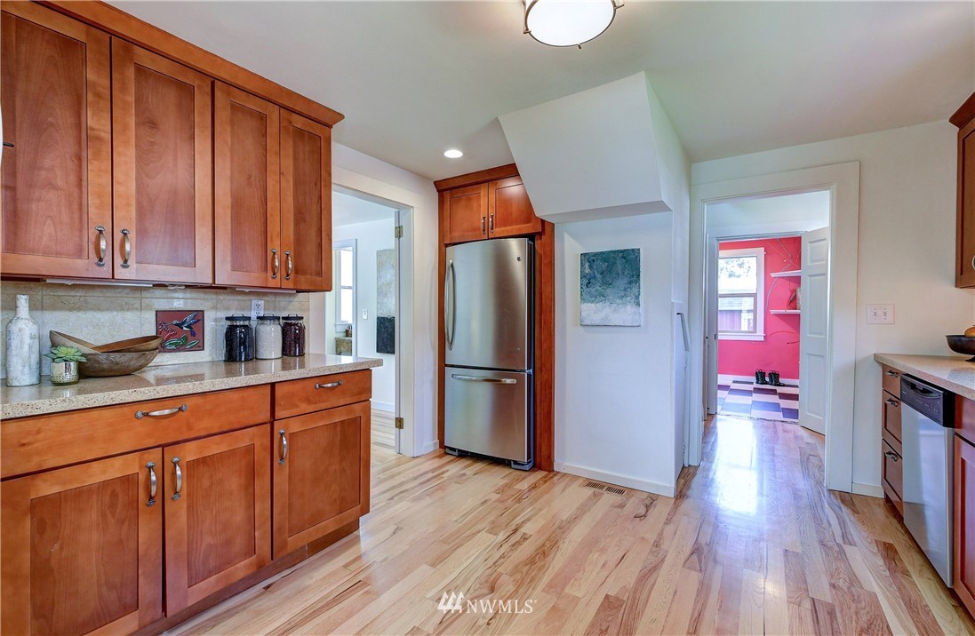 339 Wells Avenue North Renton, WA 98057 - Photo 9 of 26 Gallery Image 9