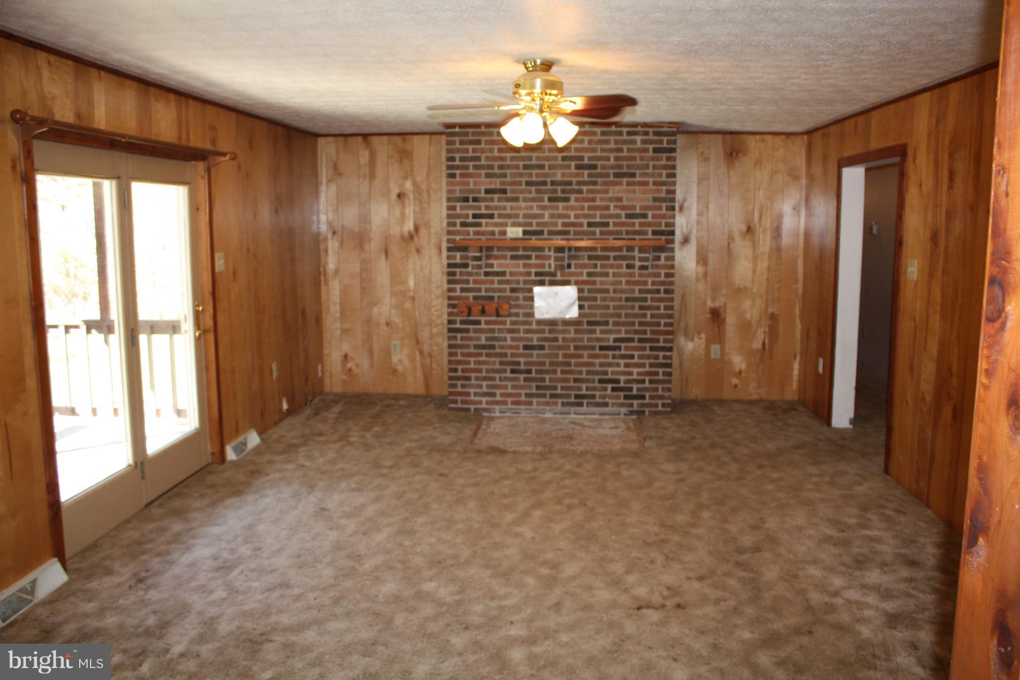 5348 Fort Valley Road Fort Valley, VA 22652 - Photo 7 of 22 Family Room