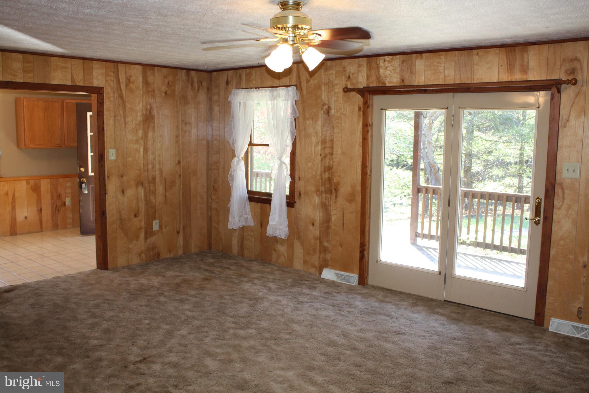 5348 Fort Valley Road Fort Valley, VA 22652 - Photo 8 of 22 Family Room
