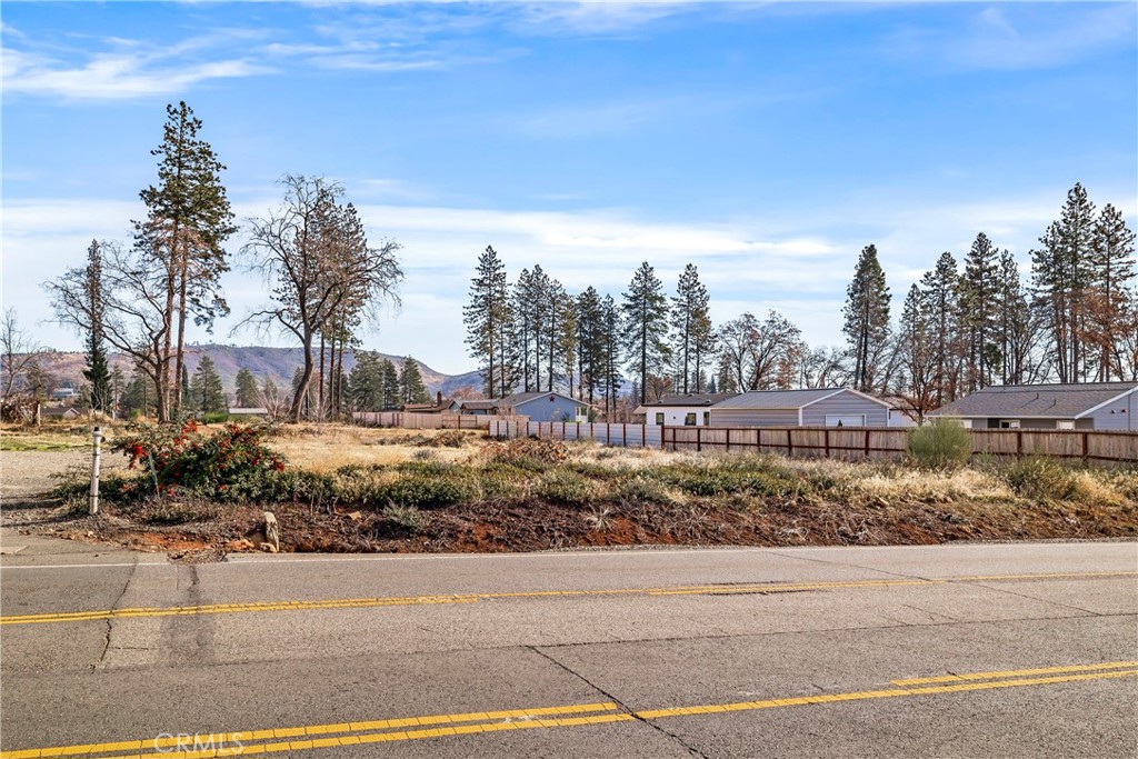 6620 Pentz Road Paradise, CA 95969 - Photo 18 of 29 a view of a yard with wooden fence