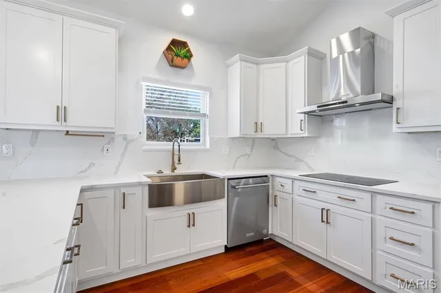 $619,000 | 489 Westglen Village Drive, Ballwin, MO 63021