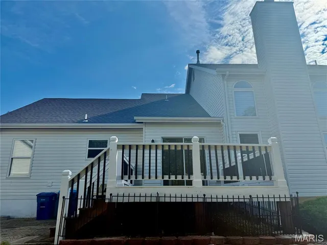 $619,000 | 489 Westglen Village Drive, Ballwin, MO 63021