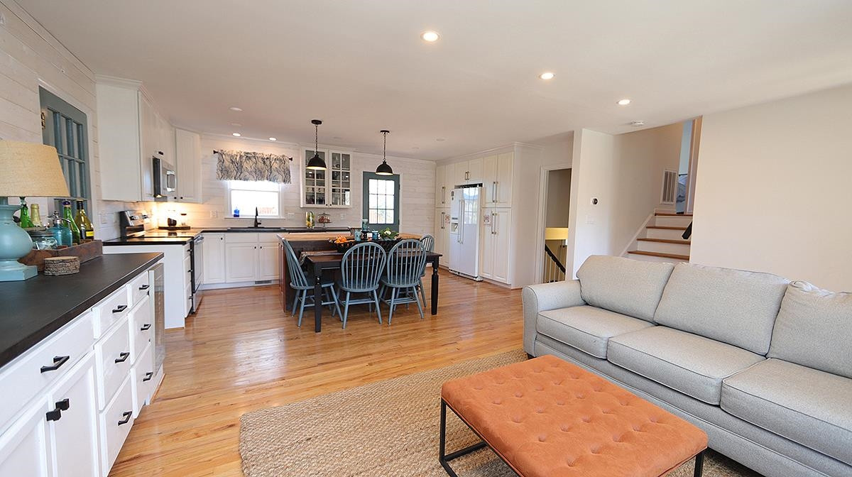 6808 Glendower Road Raleigh, NC 27613 - Photo 8 of 33 Living Room