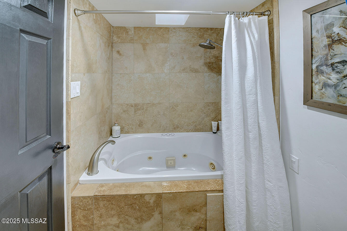 2714 West Magee Road Tucson, AZ 85742 - Photo 16 of 32 Jacuzzi Tub