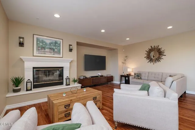 $1,295,000 | 664 Corte Regalo, Camarillo, CA 93010