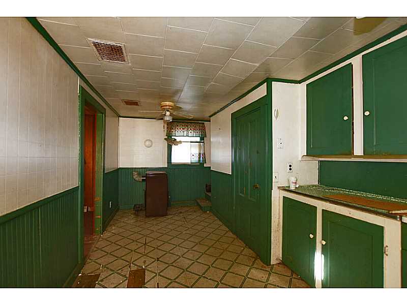 2515 West Shore Road Warwick, RI 02889 - Photo 2 of 14 Kitchen.