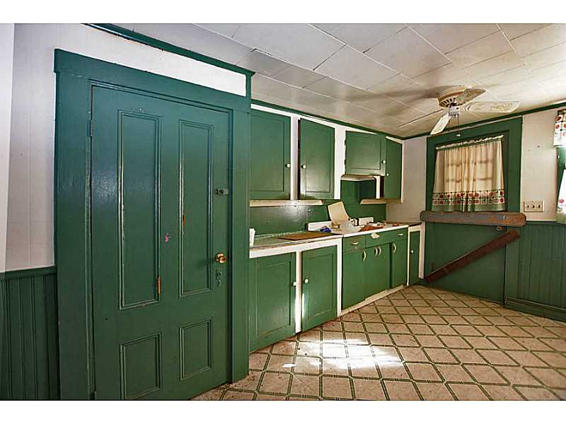 2515 West Shore Road Warwick, RI 02889 - Photo 3 of 14 Kitchen.