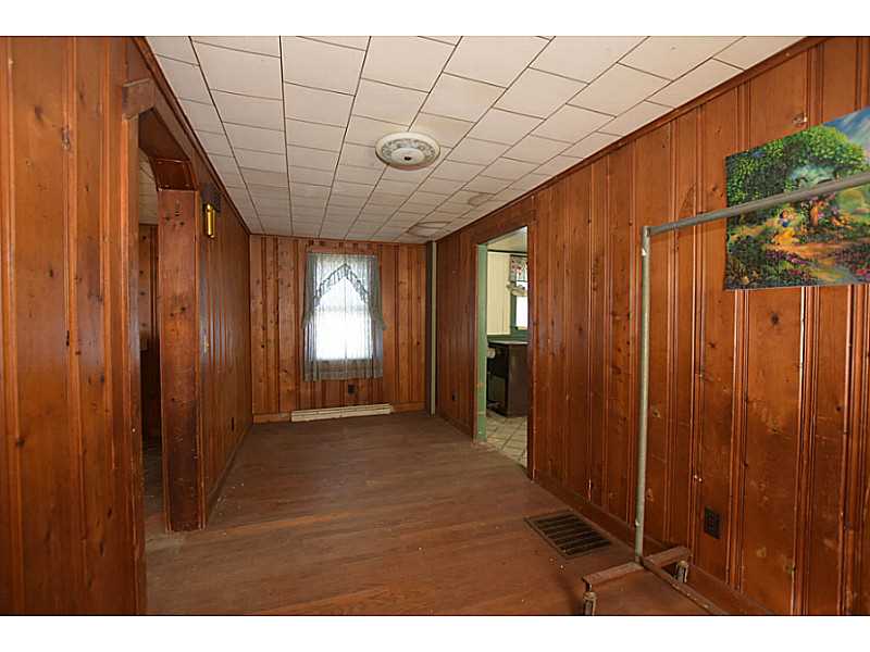 2515 West Shore Road Warwick, RI 02889 - Photo 5 of 14 Other. MIDDLE ROOM