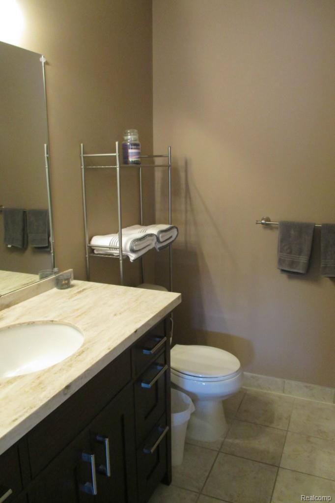 1644 Deepwood Circle Rochester, MI 48307 - Photo 18 of 20 IMG_0974.jpg