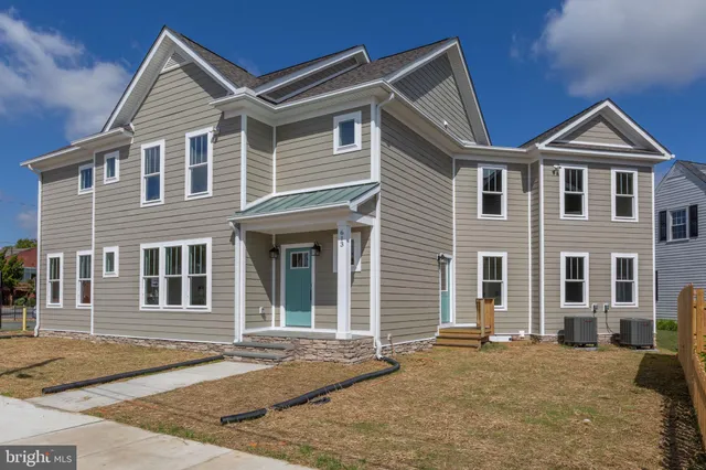 $899,000 | 613 Kenmore Avenue, Fredericksburg, VA 22401