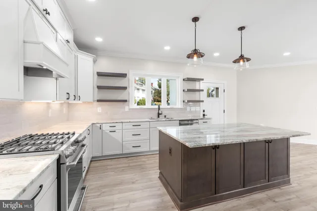 $899,000 | 613 Kenmore Avenue, Fredericksburg, VA 22401