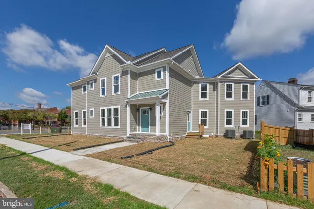 $899,000 | 613 Kenmore Avenue, Fredericksburg, VA 22401